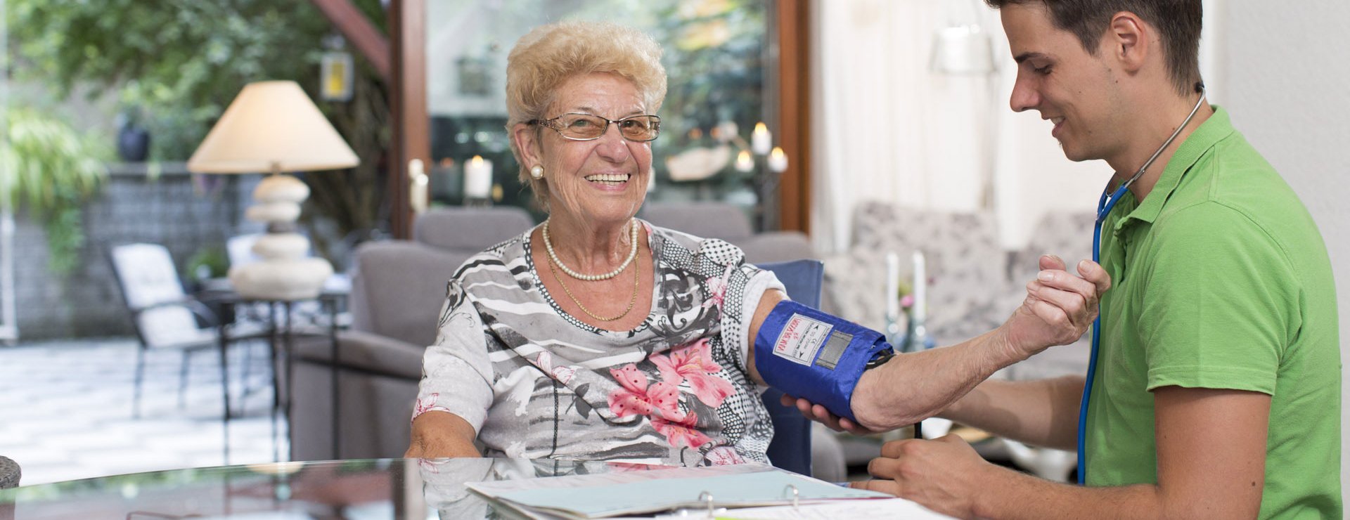 Blutdruckmessung bei ambulanter Pflege